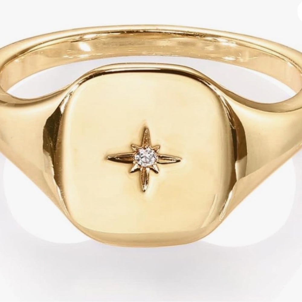 Boutique | Ring | Signet Ring with North Star - Picture 5 of 8